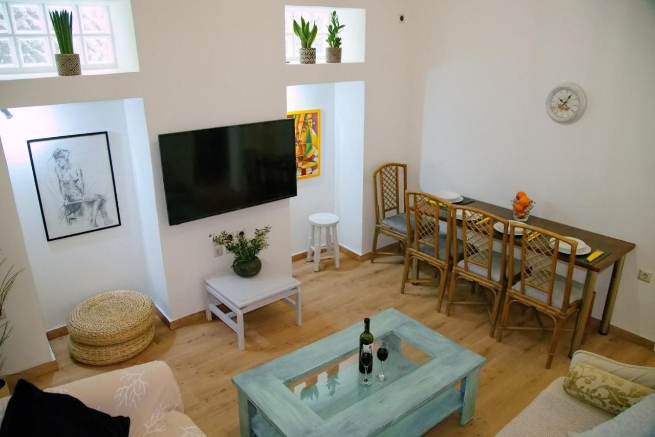 Aroura Homes Garden House 2Br 2Ba Free Parking アテネ エクステリア 写真